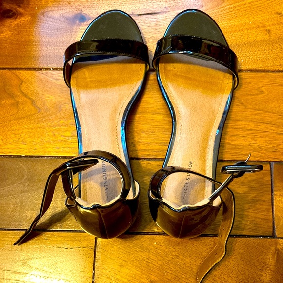 14th & Union W 7.5 7 1/2 Black Slight Wedge Heel Sandals - Picture 1 of 6